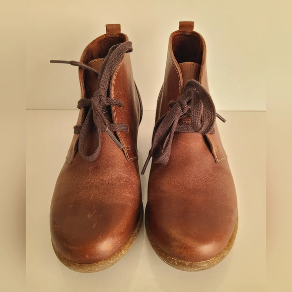 Clarks Artisan Brown Nubuck Leather Boots, Size 6M - Picture 2 of 9